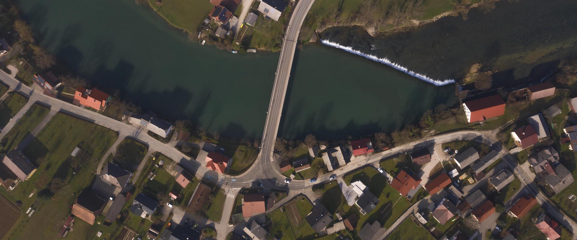 Pogled iz zraka na most